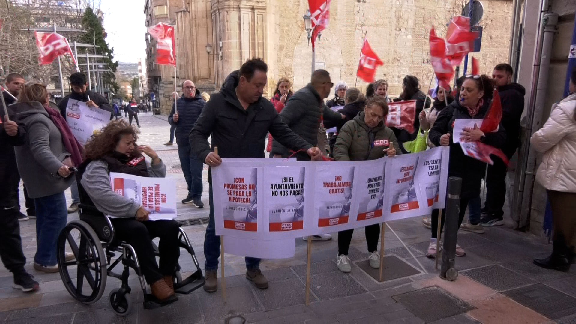 CCOO denuncia el desamparo de las limpiadoras de TSI levante y exige el pago inmediato