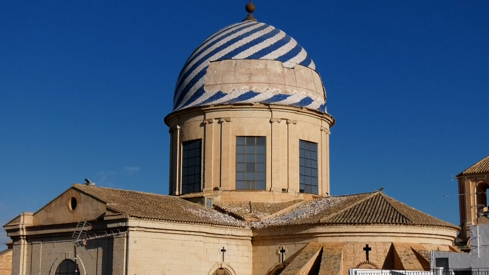 Sigue el riesgo de desprendimientos en la cúpula de la Basílica de la Purísima