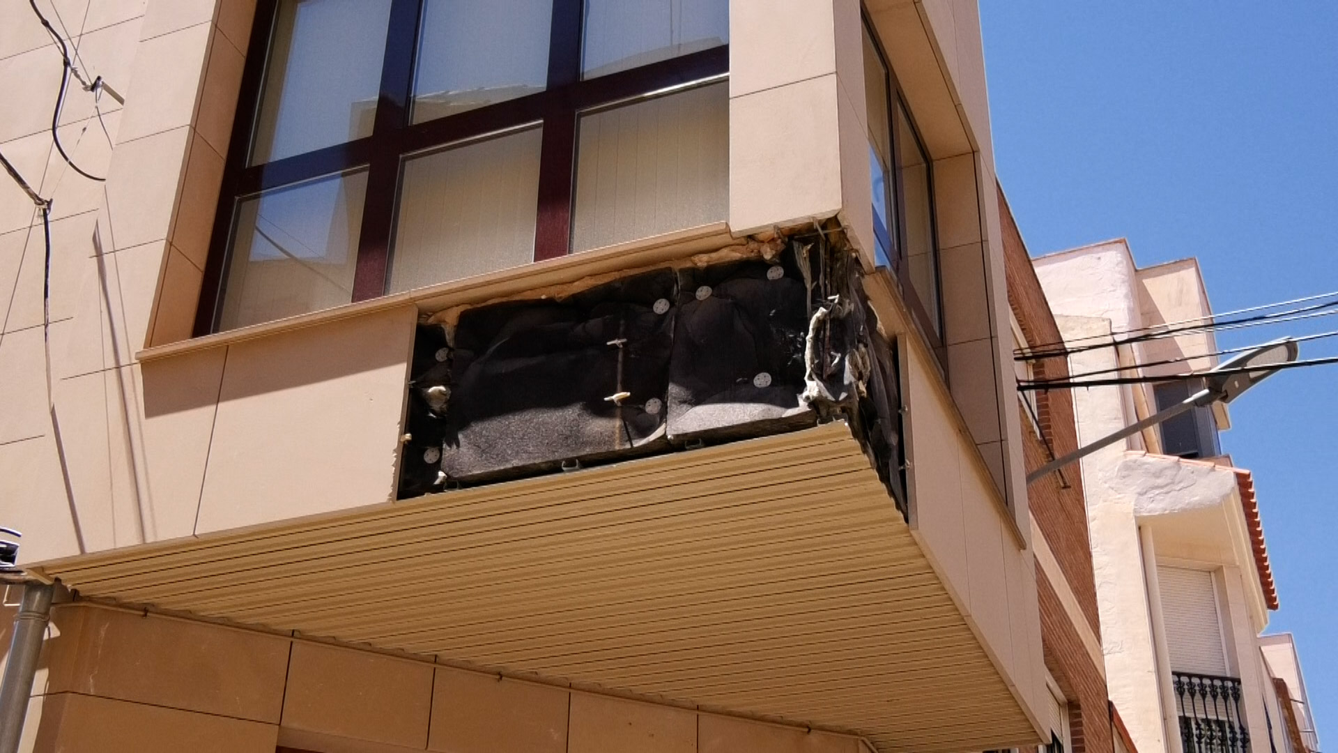 Desprendimiento en una fachada