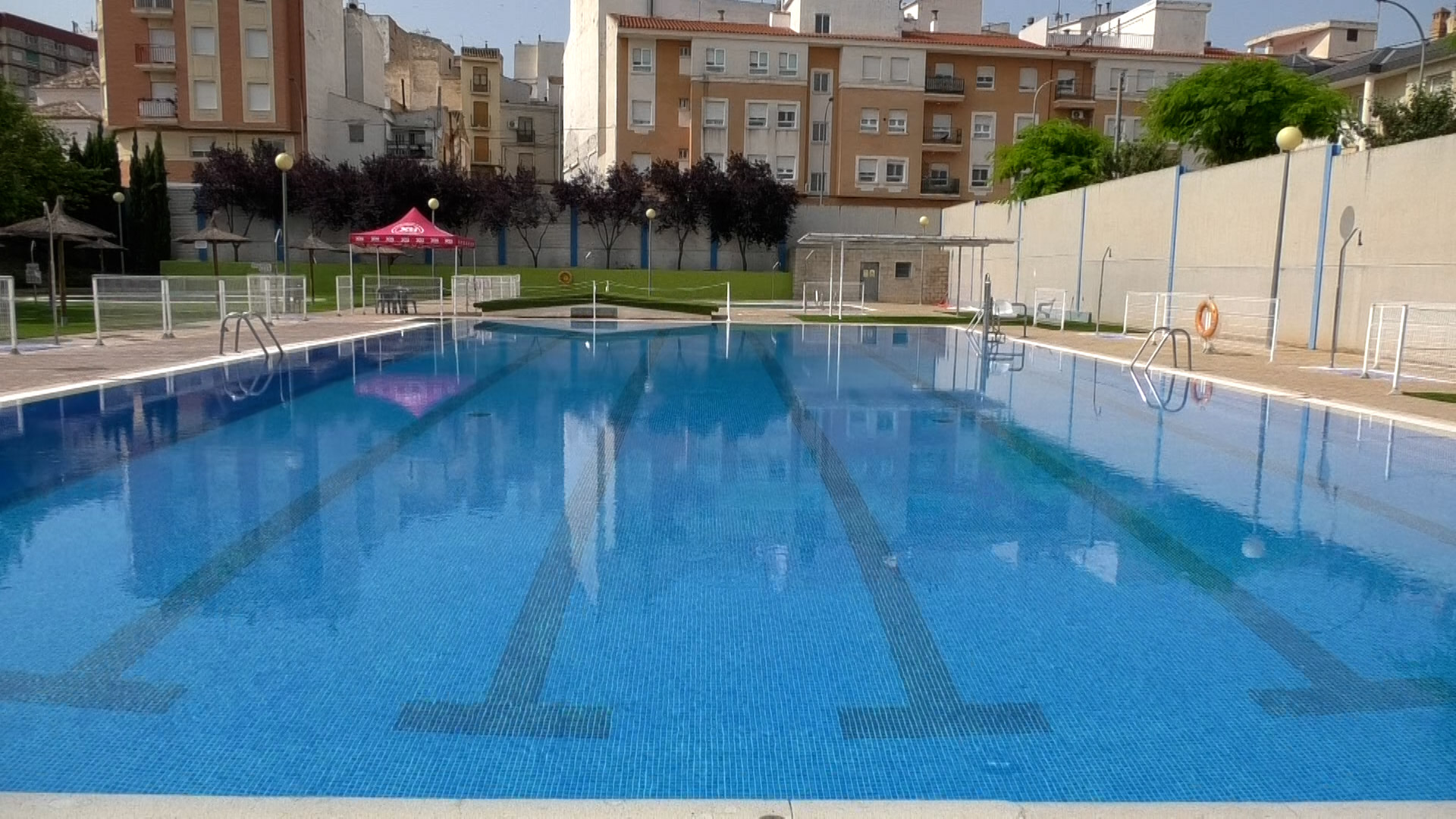 La piscina de los Rosales ya está abierta