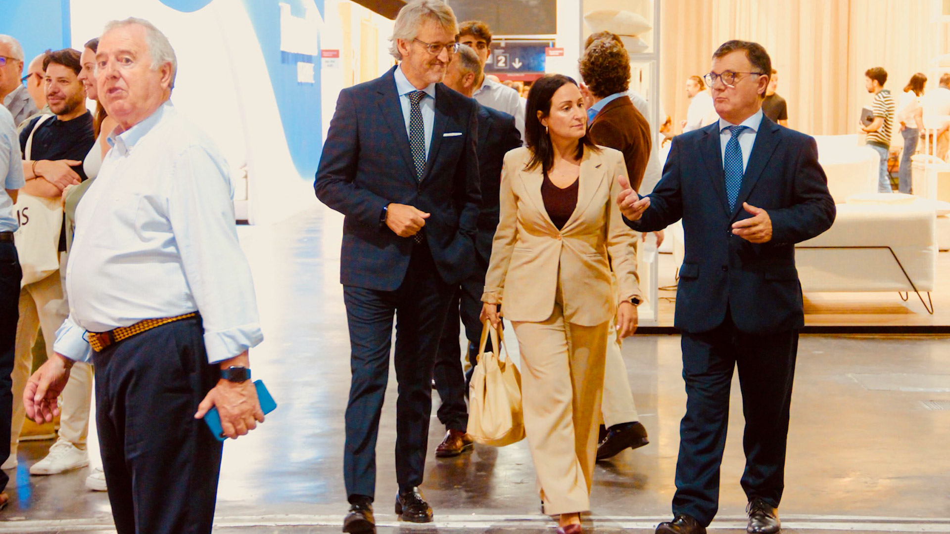Las empresas yeclanas en la Feria Hábitat de Valencia recibe la visita del Ayuntamiento